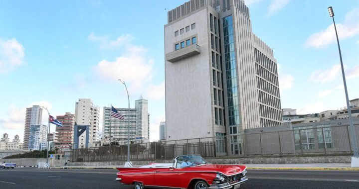 Fusiles AK-47, cócteles molotov y chalecos antibalas incautados en lancha interceptada por Cuba con bandera de EE.UU.