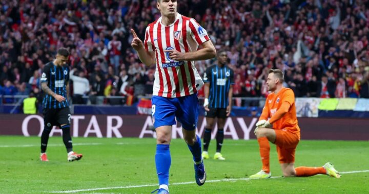 Alexander Sørloth celebra su triplete en el Metropolitano tras clasificar al Atlético a octavos de Champions