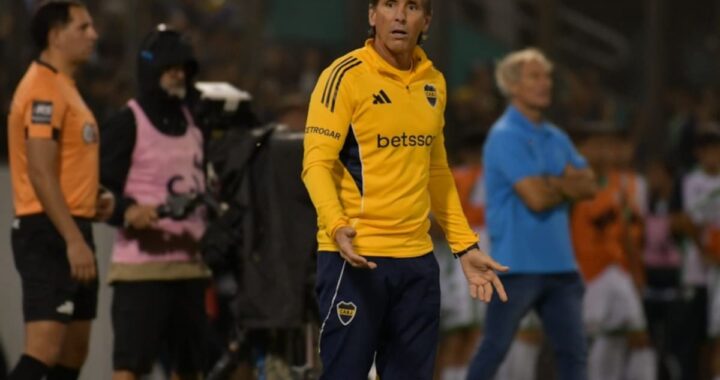 Adam Bareiro celebra su doblete en debut con Boca Juniors bajo calor extremo en Salta
