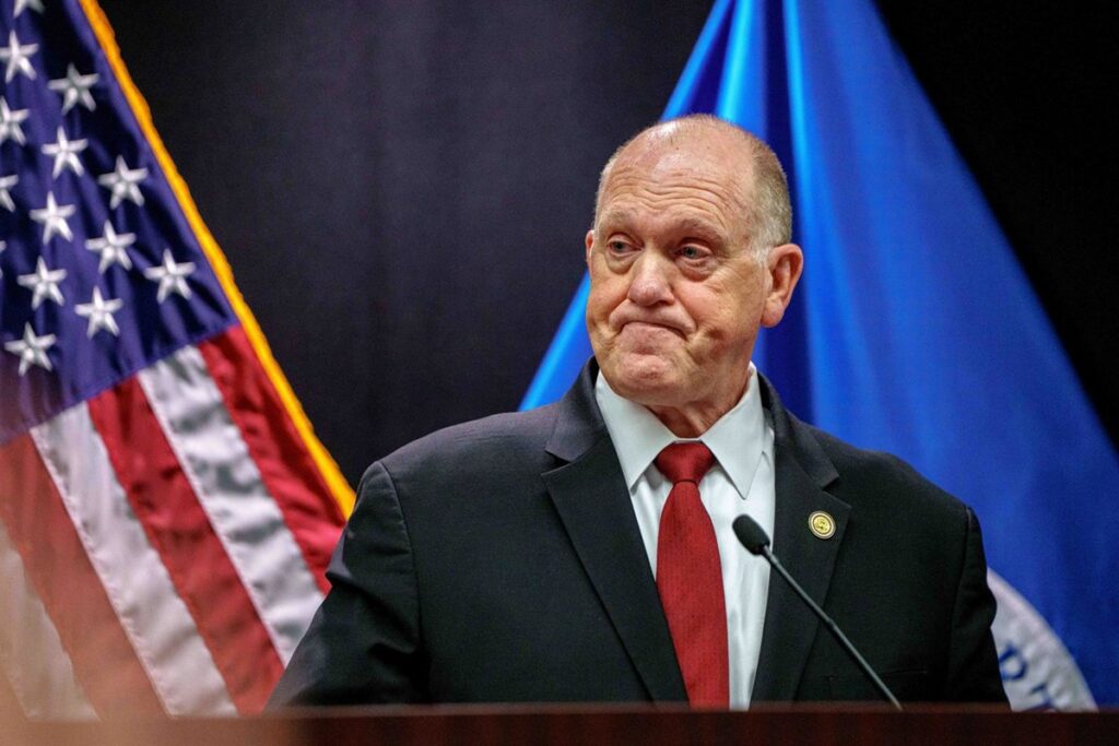 Agentes del ICE en operativo nocturno en Minnesota con 4000 detenidos en 3 meses y repliegue táctico cuestionado