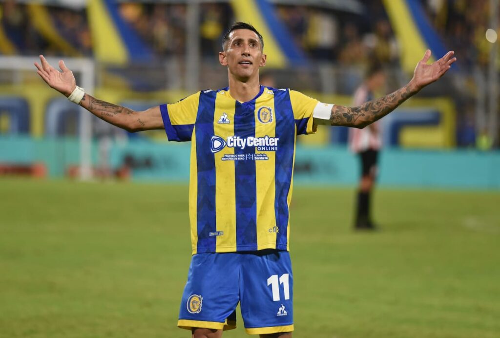 Ángel Di María celebra su golazo de volea tras eludir a dos defensores en el 2-0 a Barracas