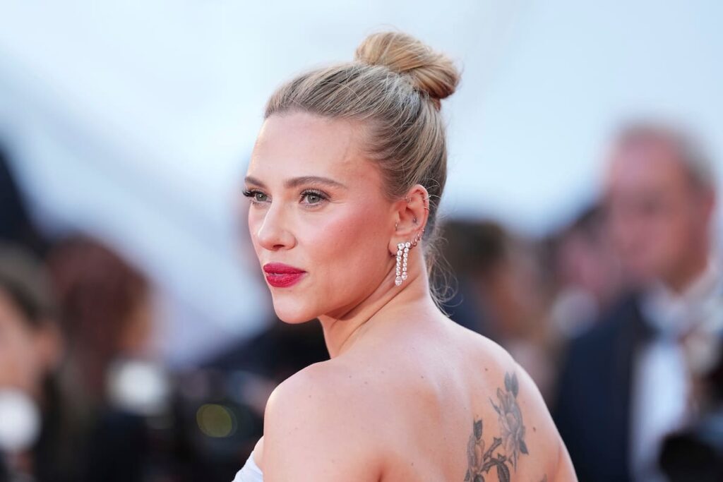 Scarlett Johansson y Cate Blanchett lideran a 700 artistas en protesta contra el uso ilegal de sus obras para entrenar IA