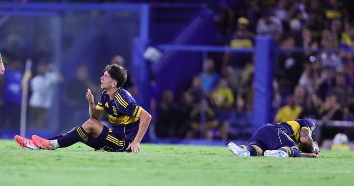 Jugadores de Boca con rostros de frustración tras el 0-0 vs Racing en una Bombonera silenciosa y vacía de emociones