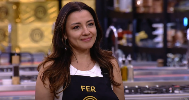 Fer Guevara con expresión de shock frente a su encocado de camarón malogrado por error con la esencia de coco