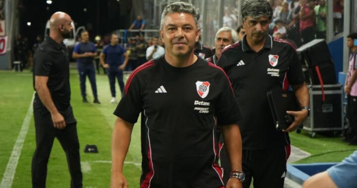 Marcelo Gallardo con gesto serio en conferencia de prensa tras la sequía goleadora de River