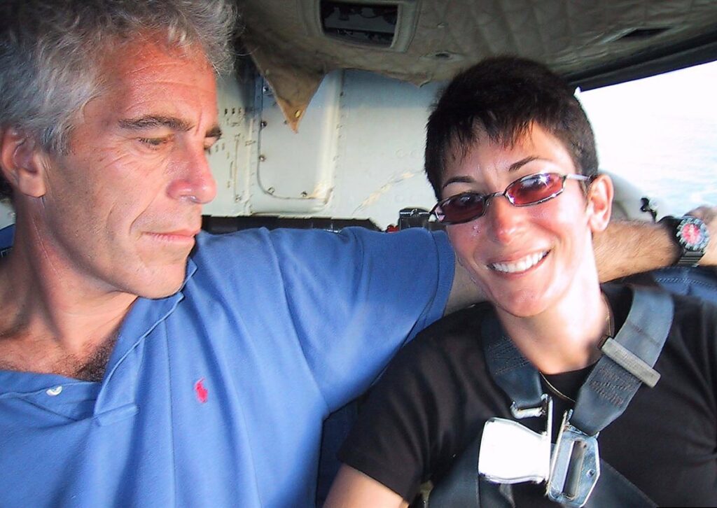 Ghislaine Maxwell en audiencia virtual con abogado, discutiendo posible indulto por información sobre Trump y Epstein