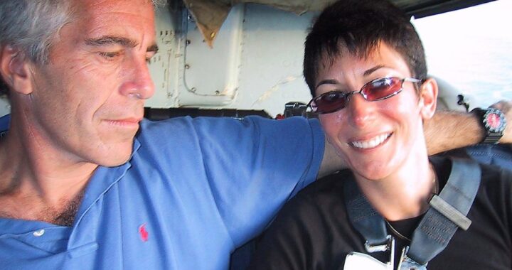 Ghislaine Maxwell en audiencia virtual con abogado, discutiendo posible indulto por información sobre Trump y Epstein