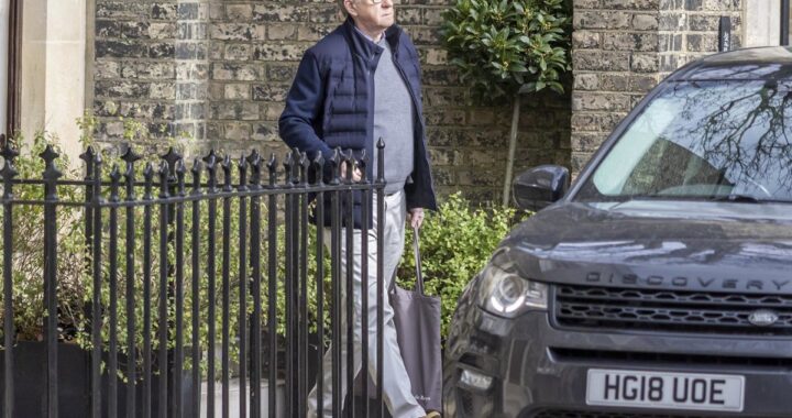 Peter Mandelson en una imagen de archivo con traje diplomático, vinculado al caso Jeffrey Epstein por transferencias bancarias
