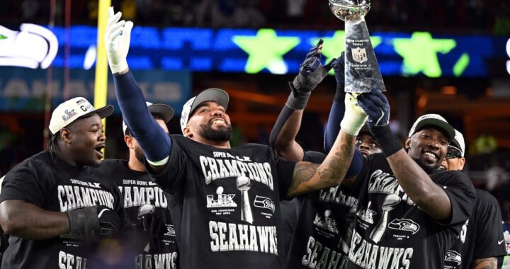Celebración de los Seahawks tras ganar el Super Bowl 2024 con marcador 29-13 sobre los Patriots, levantando el trofeo Vince Lombardi