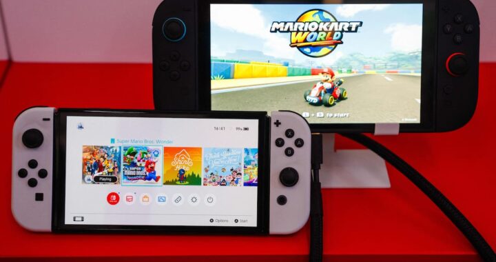 Consola Nintendo Switch con fondo de gráficos de Animal Crossing: New Horizons y datos de ventas récord