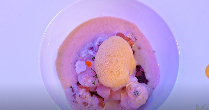 Ceviche de Jipijapa con esferas de limón y espuma de ají en plato de MasterChef, usando técnicas moleculares innovadoras