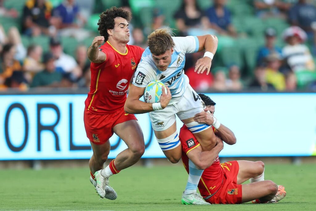Jugador de Pumas 7s con gesto de frustración tras decisión del TMO en Perth 2025, partido clave perdido 26-19