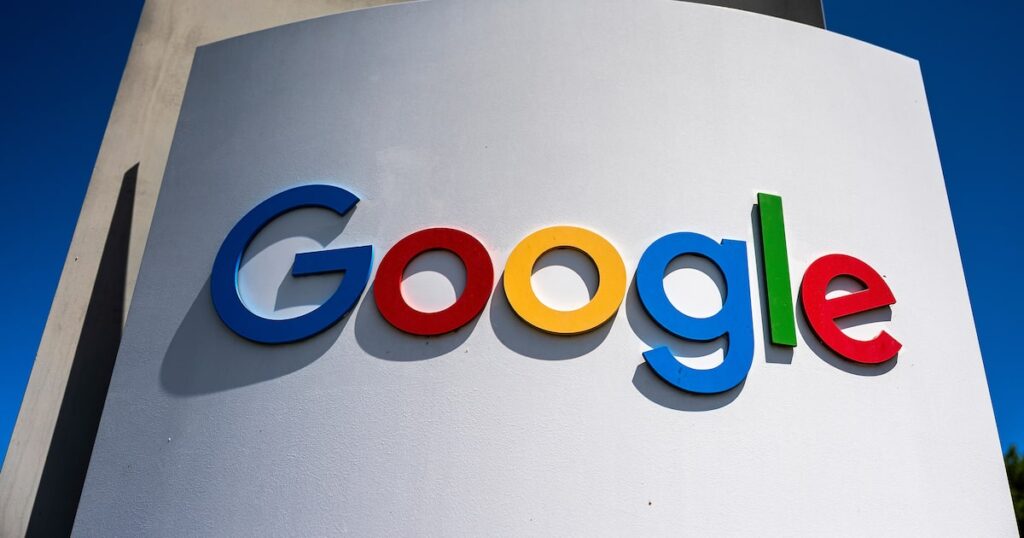 Interfaz de Nano Banana 2 generando una imagen en alta resolución con herramientas Pro activadas y logo de Google IA