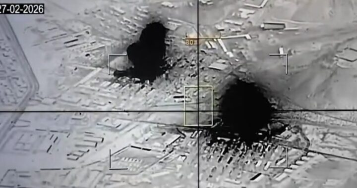 Mapa de la Línea Durand con marcas de bombardeos paquistaníes sobre Kabul y 6 provincias afganas, en rojo zonas en conflicto