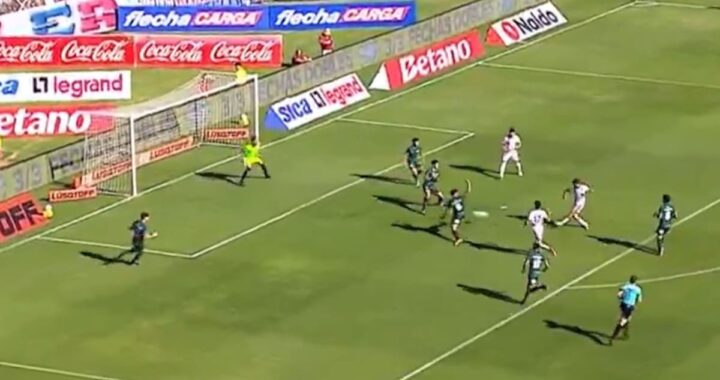 Luciano Vietto celebra su gol a los 26 segundos con San Lorenzo, el más rápido del Torneo Apertura 2024