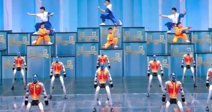 Robot chino ejecutando kung-fu con precisión humana en gala tecnológica 2026, contraste con fábricas argentinas