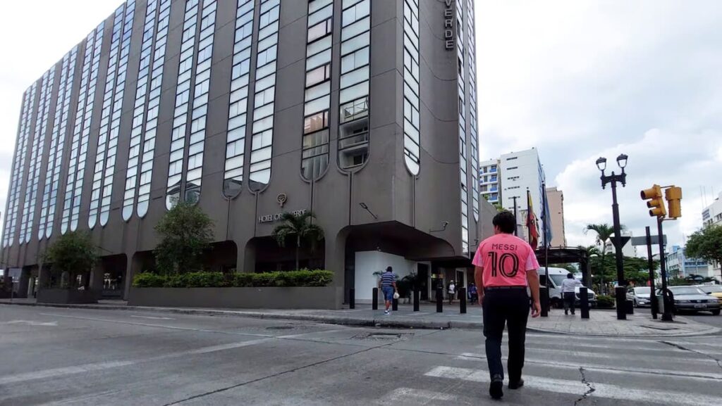 Lionel Messi en suite presidencial de US$800 con vista panorámica de Guayaquil, custodiado por operativo de seguridad extrema