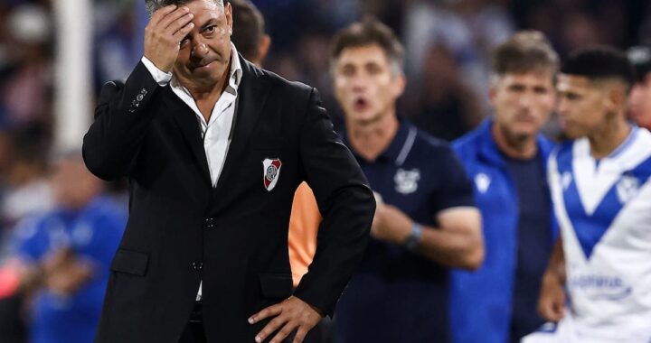 Marcelo Gallardo con mirada seria en su última conferencia como técnico de River Plate tras 18 meses sin títulos