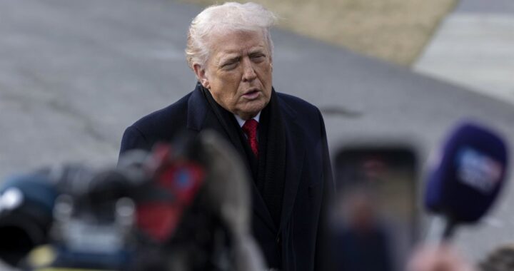 Donald Trump y Alí Jamenei en imágenes divididas con misiles y mapa de Oriente Medio marcando zonas de conflicto