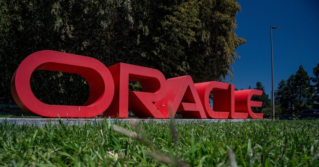 Gráfico de demanda récord de US$129.000M en bonos de Oracle para financiar IA y centros de datos en 2026