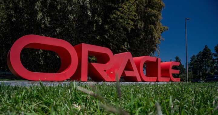 Gráfico de demanda récord de US$129.000M en bonos de Oracle para financiar IA y centros de datos en 2026