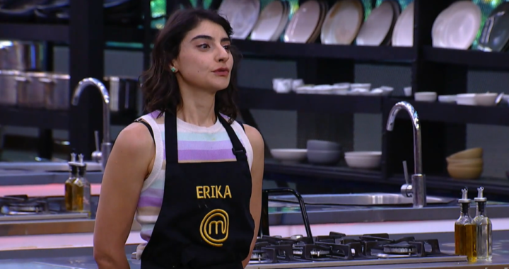 Erika Toa Russo con expresión de shock al conocer su eliminación en MasterChef frente a plato de locro de papas mal evaluado