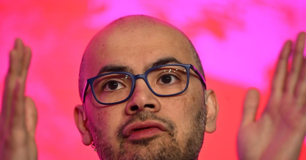 El CEO de DeepMind advierte sobre los riesgos de la IA y pide cooperación global