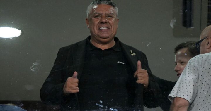 Pantalla de LPF Play mostrando partido de ascenso con mapa de conexiones globales desde Aruba y Burkina Faso