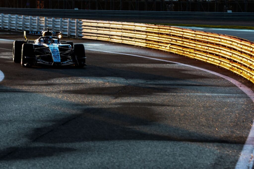 James Vowles analiza datos del FW48 en el simulador de Williams, sin pruebas en Barcelona