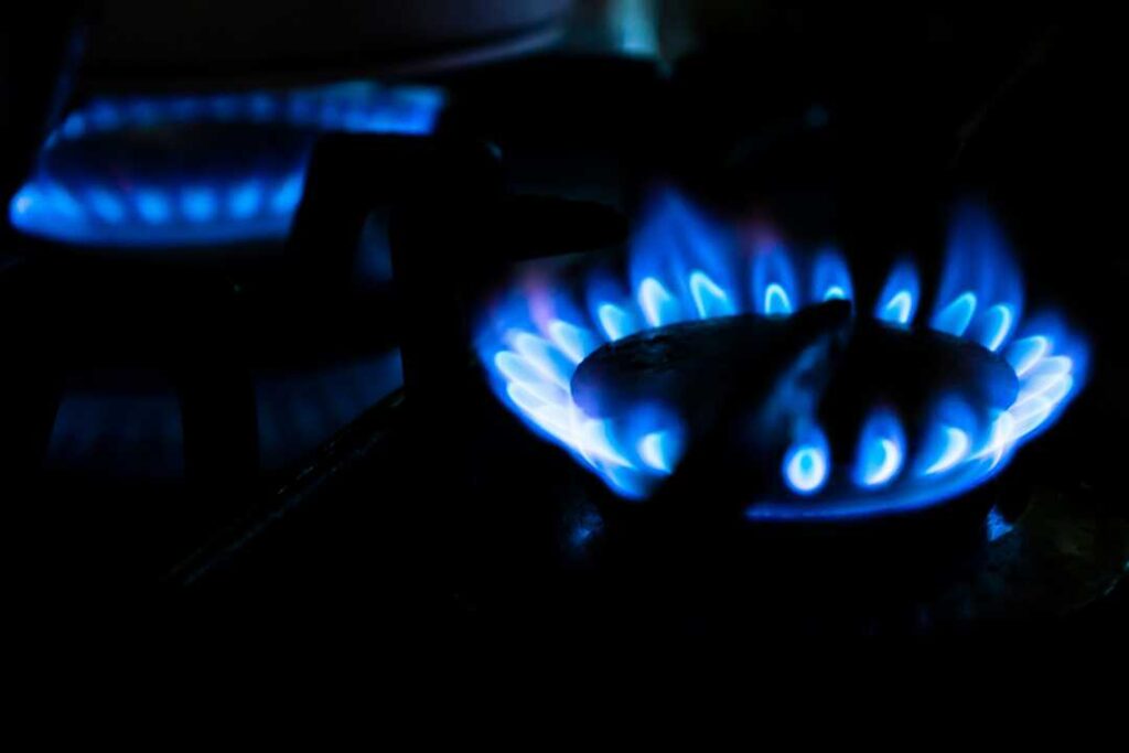 Gráfico del precio del gas europeo (TTF) disparándose un 27% tras ataque a instalaciones de GNL en Qatar