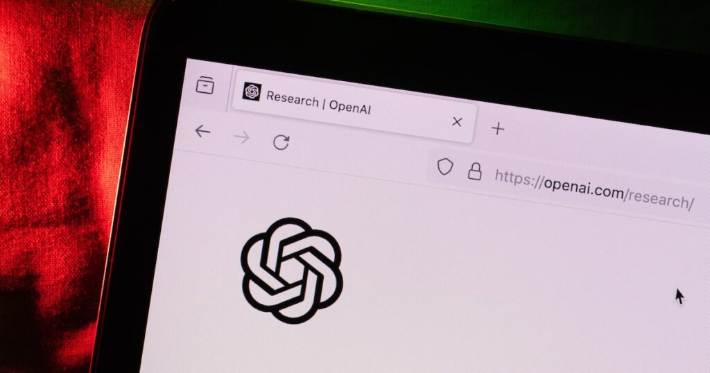 Interfaz de la superapp de OpenAI integrando ChatGPT, Codex y navegador en una sola pantalla con diseño futurista