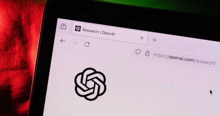 Interfaz de la superapp de OpenAI integrando ChatGPT, Codex y navegador en una sola pantalla con diseño futurista