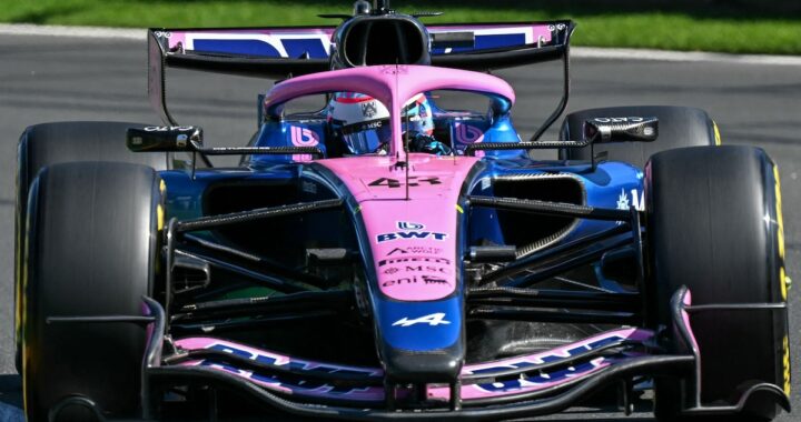 Franco Colapinto en el Alpine A526 afrontando la curva 130R de Suzuka a máxima velocidad