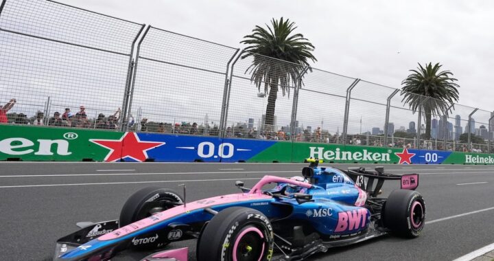 George Russell en el Mercedes W17 dominando la clasificación del GP de Australia 2024 con 0.785s de ventaja