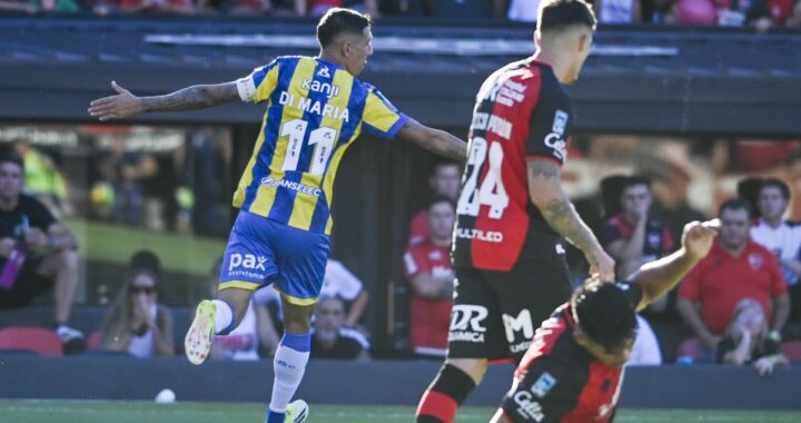 Ángel Di María celebra su gol a Newell’s con el 1-0 en el clásico rosarino, profundizando la crisis del equipo