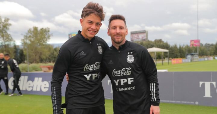Agustín Giay con la camiseta de Argentina en entrenamiento previo a su posible debut en la Bombonera