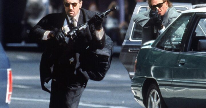 Cartel promocional de Heat 2 con DiCaprio y Bale en tono oscuro, evocando el estilo clásico de Michael Mann y el legado de Heat 1995