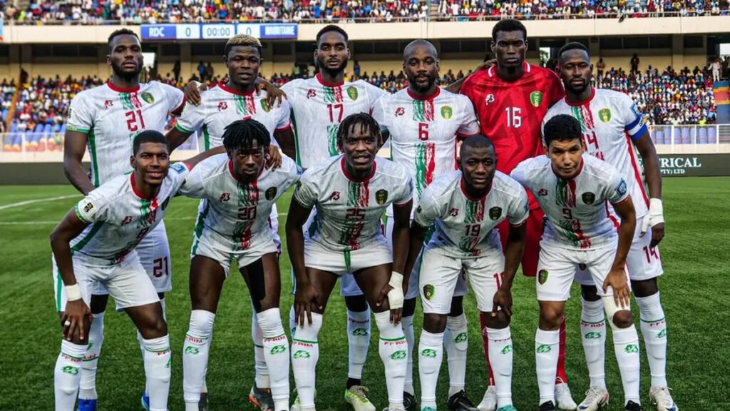 Jugadores de Argentina y Mauritania en la cancha de la Bombonera antes del amistoso previo al Mundial 2026