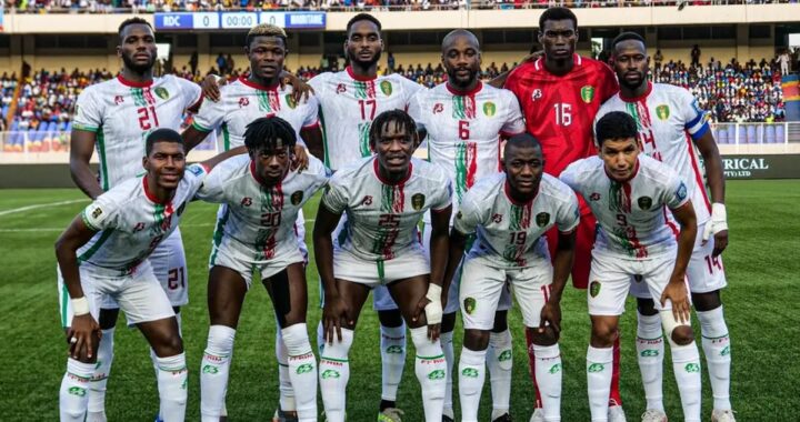Jugadores de Argentina y Mauritania en la cancha de la Bombonera antes del amistoso previo al Mundial 2026
