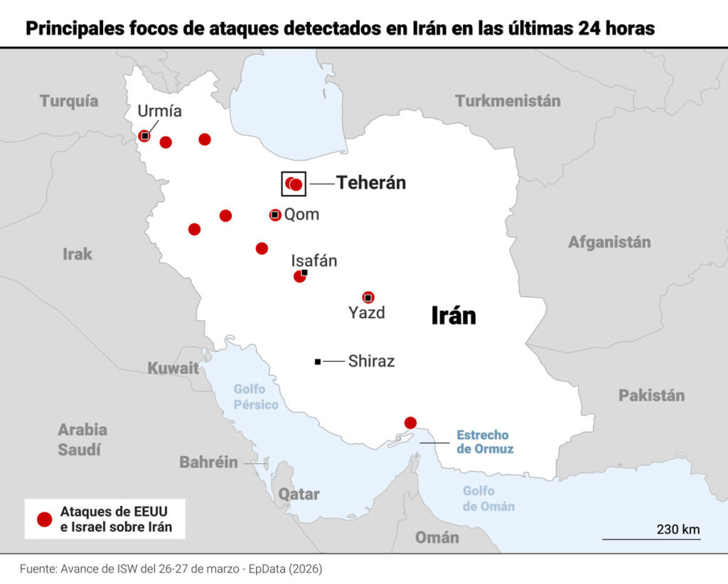 Edificios destruidos en Qom tras bombardeo nocturno, con humo entre escombros y equipos de rescate trabajando