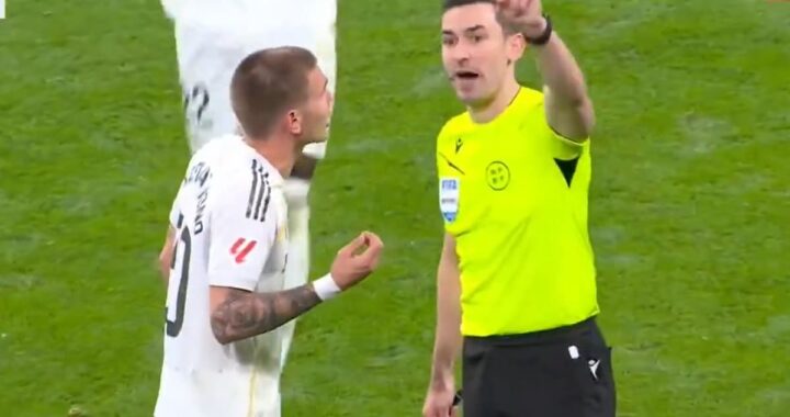 Franco Mastantuono con rostro de frustración tras recibir tarjeta roja en el Santiago Bernabéu durante Real Madrid vs Getafe