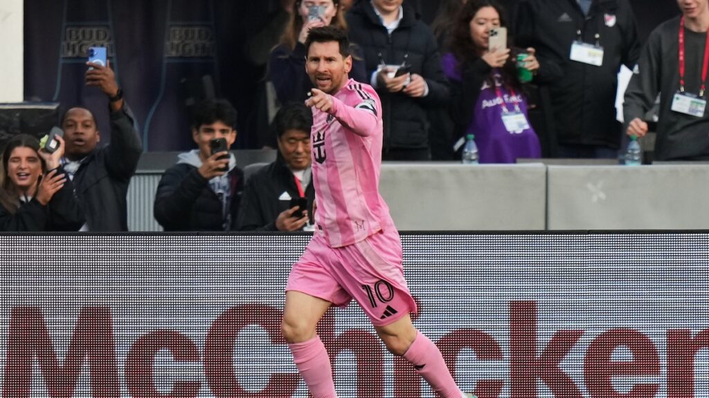 Messi celebra su gol 899 ante 72.026 fans en el M&T Bank Stadium, nuevo récord de la MLS con De Paul