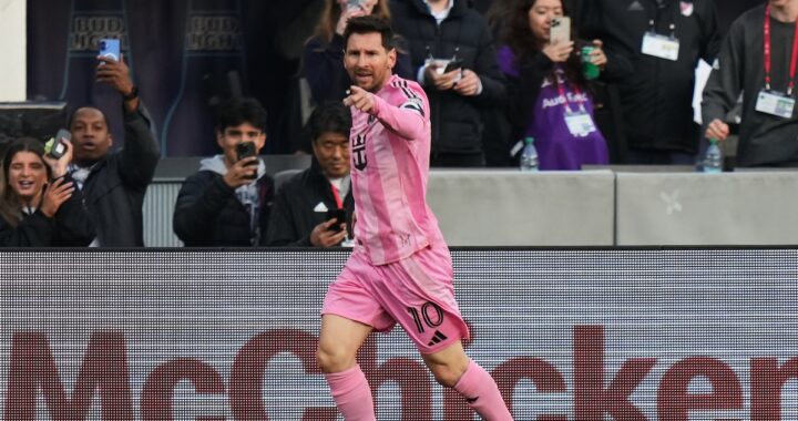 Messi celebra su gol 899 ante 72.026 fans en el M&T Bank Stadium, nuevo récord de la MLS con De Paul