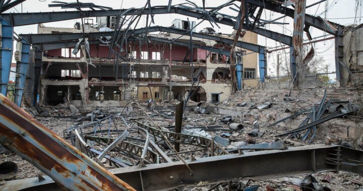 Edificios destruidos en el barrio Haftun de Isfahán tras bombardeo con 26 víctimas civiles confirmadas