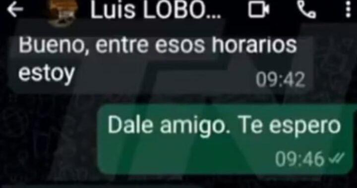 Captura de pantalla de chats entre el árbitro Lobo Medina y Juan Pablo Beacon con referencias a pagos y favores en partidos de fútbol