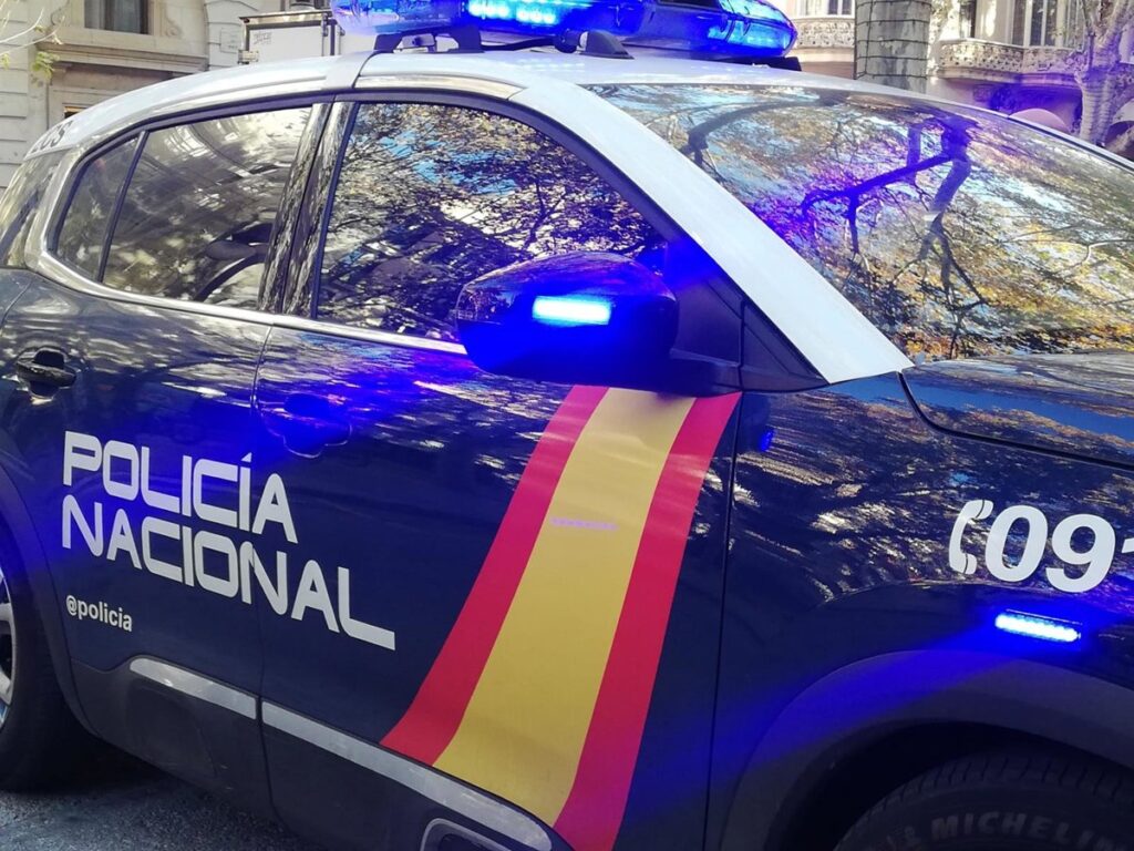 Vista aérea del puente de sa Riera en Palma, sin barreras antisuicidio y con 12 metros de altura sobre el cauce seco