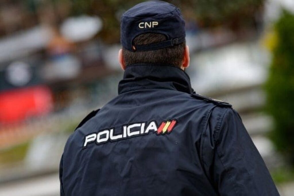 Agente policial detiene a hombre tras ataque con navaja en calle de Valladolid, barrio Delicias
