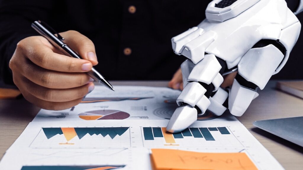 Diagrama de los 7 elementos clave de un prompt profesional para IA con ejemplos visuales y datos de OpenAI 2023