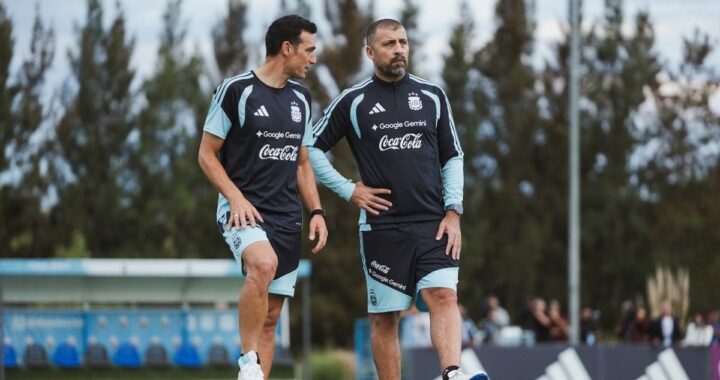Cristian Romero con venda en la rodilla tras lesión que lo deja fuera del Mundial 2026, caminando por Londres con expresión de dolor