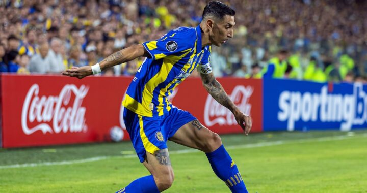 Ángel Di María con rostro de frustración tras fallar un remate en la Copa Libertadores 2024, rodeado de compañeros